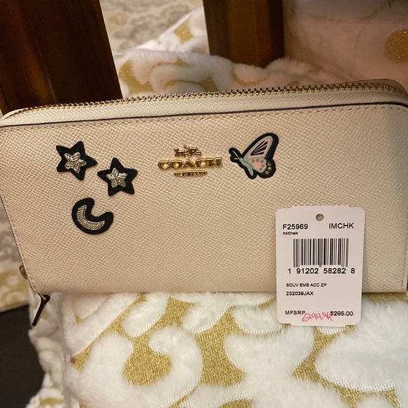 Coach Chalk Accordion Zip Wallet NWT - Picture 1 of 5